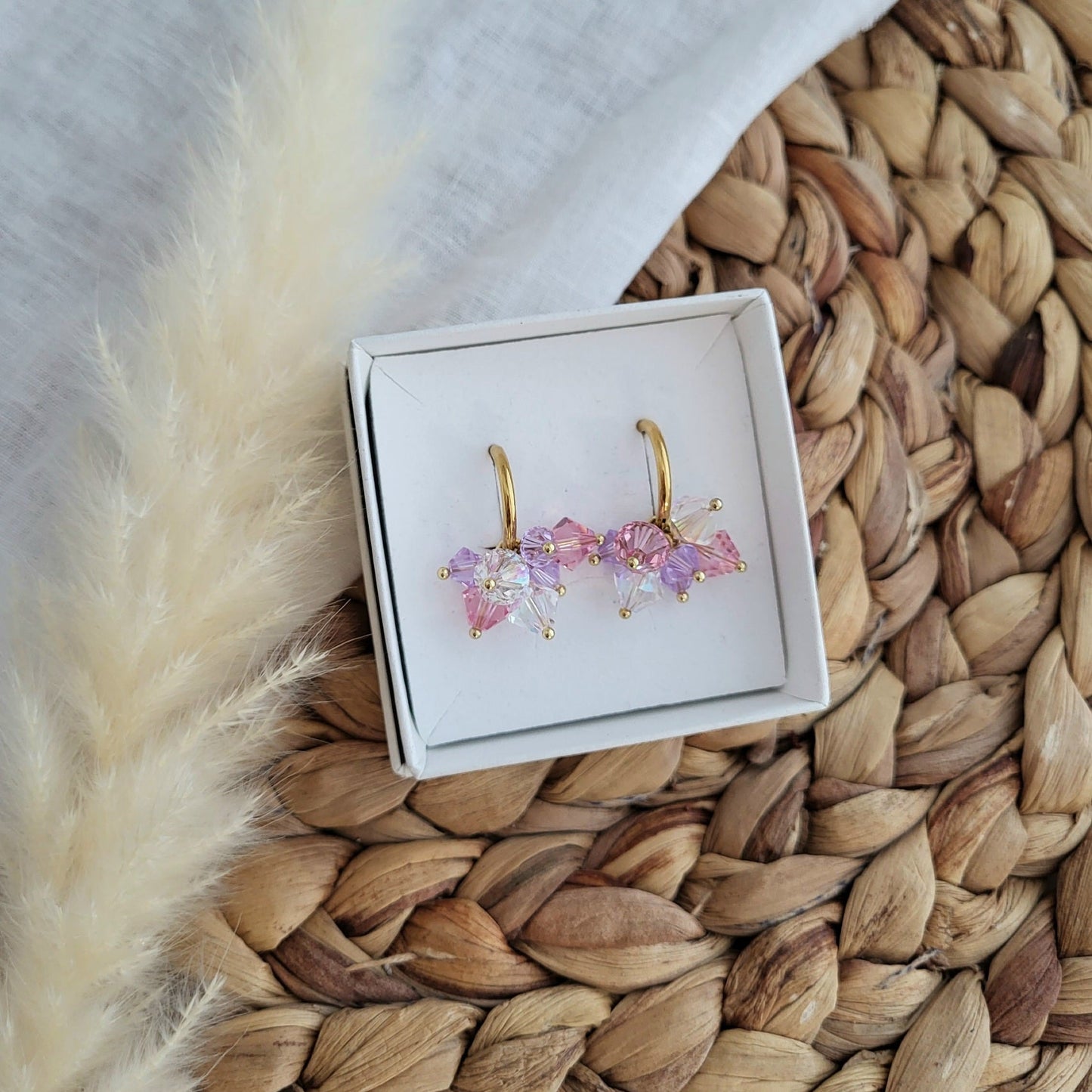 Lina huggie -renkaat, Swarovski kristallit