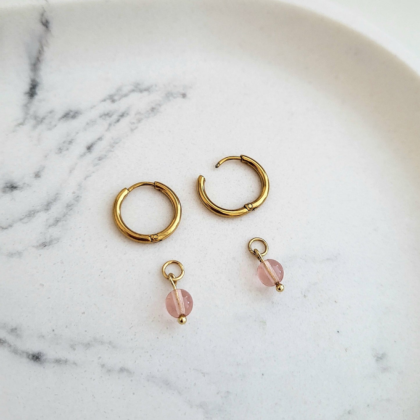 Mini vaihtoriipus kivi- ja lasihelmi (6mm), useita vaihtoehtoja