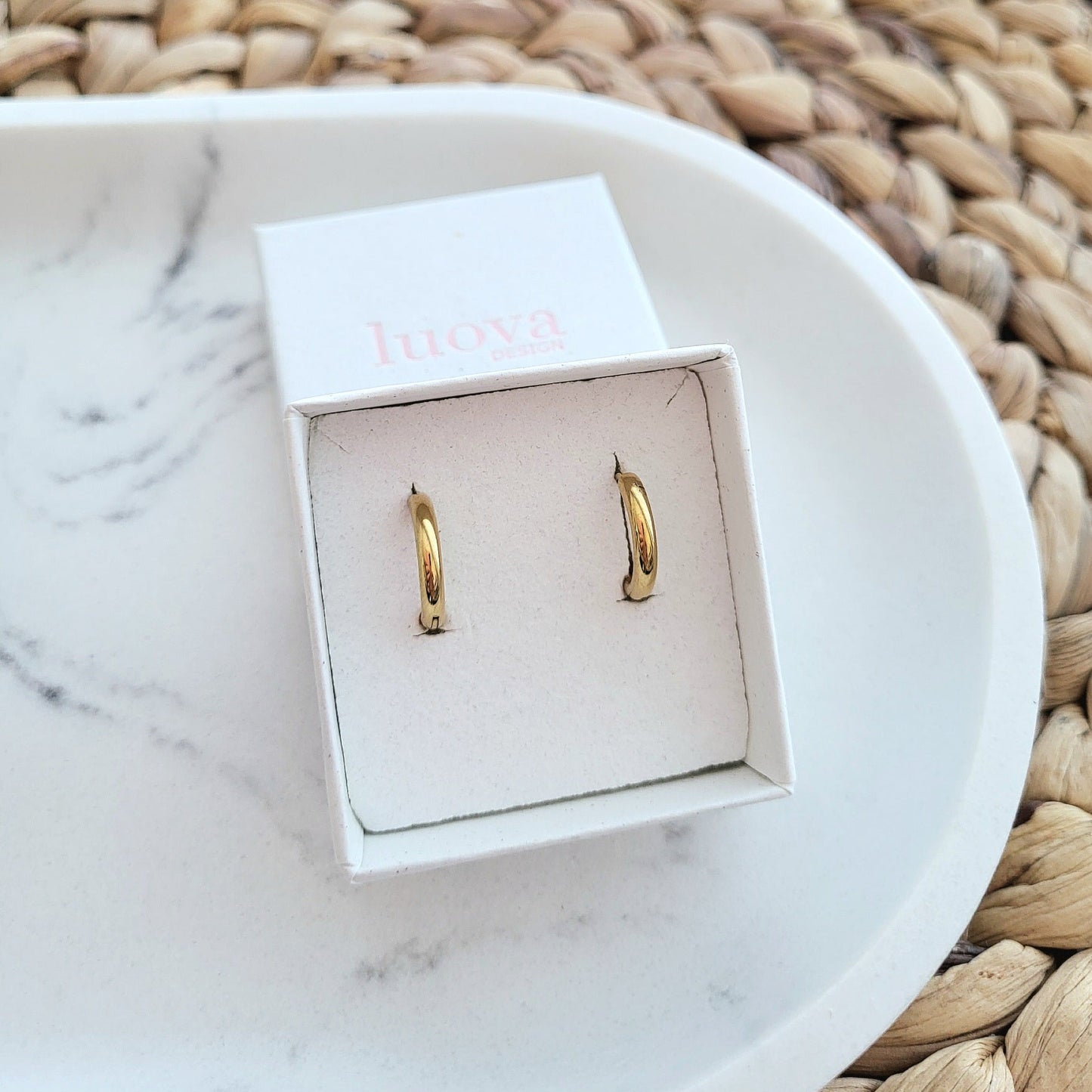 Elise huggie -renkaat 18k kultaus