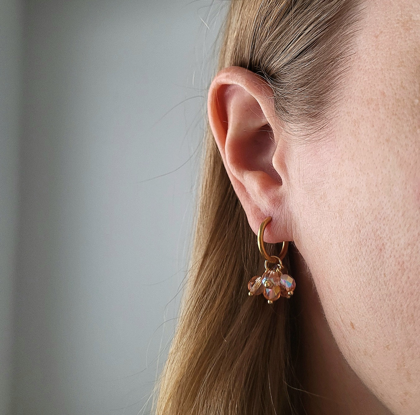 Milja lasihelmet huggie -renkaalla (useita värejä) Outlet