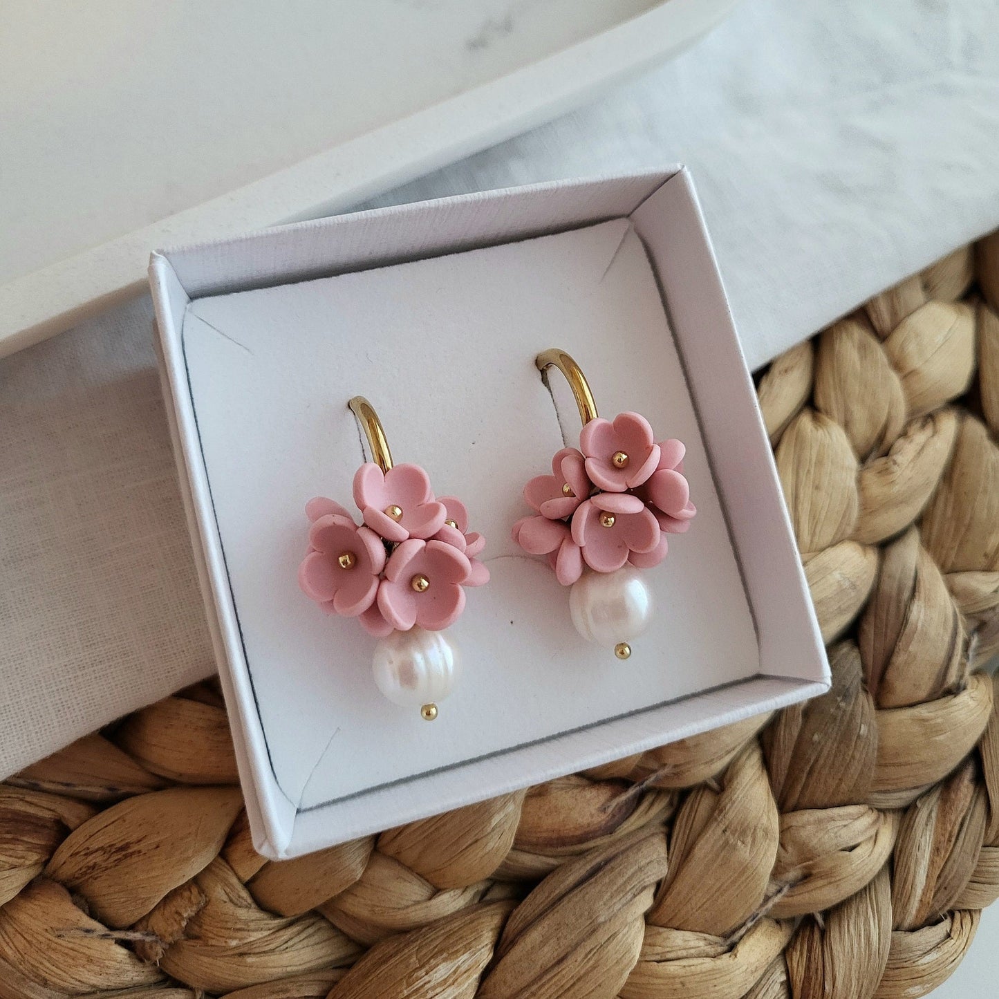 Elisabet korvakorut (useita värejä)