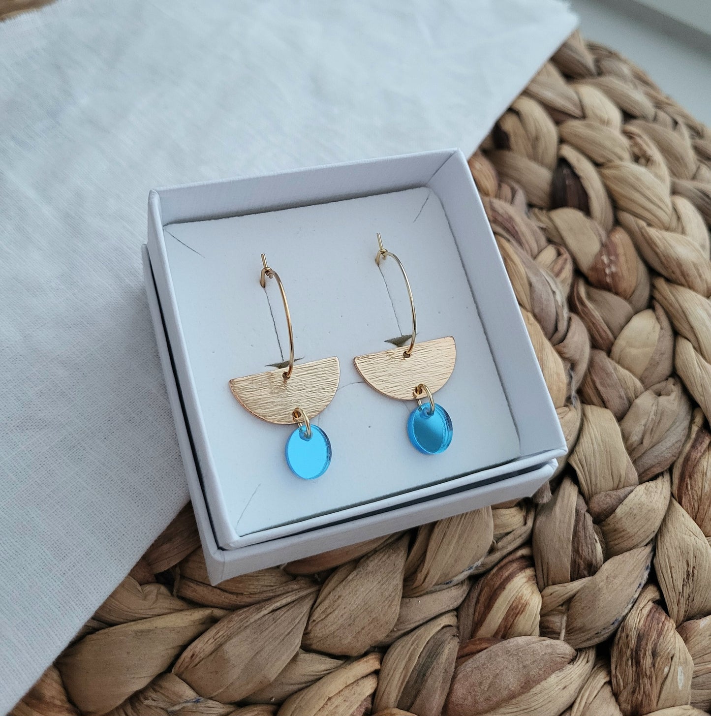 Alessia korvakorut (useita värejä)