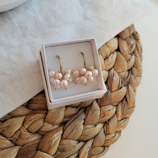 Bella helmikorut huggie -renkaalla