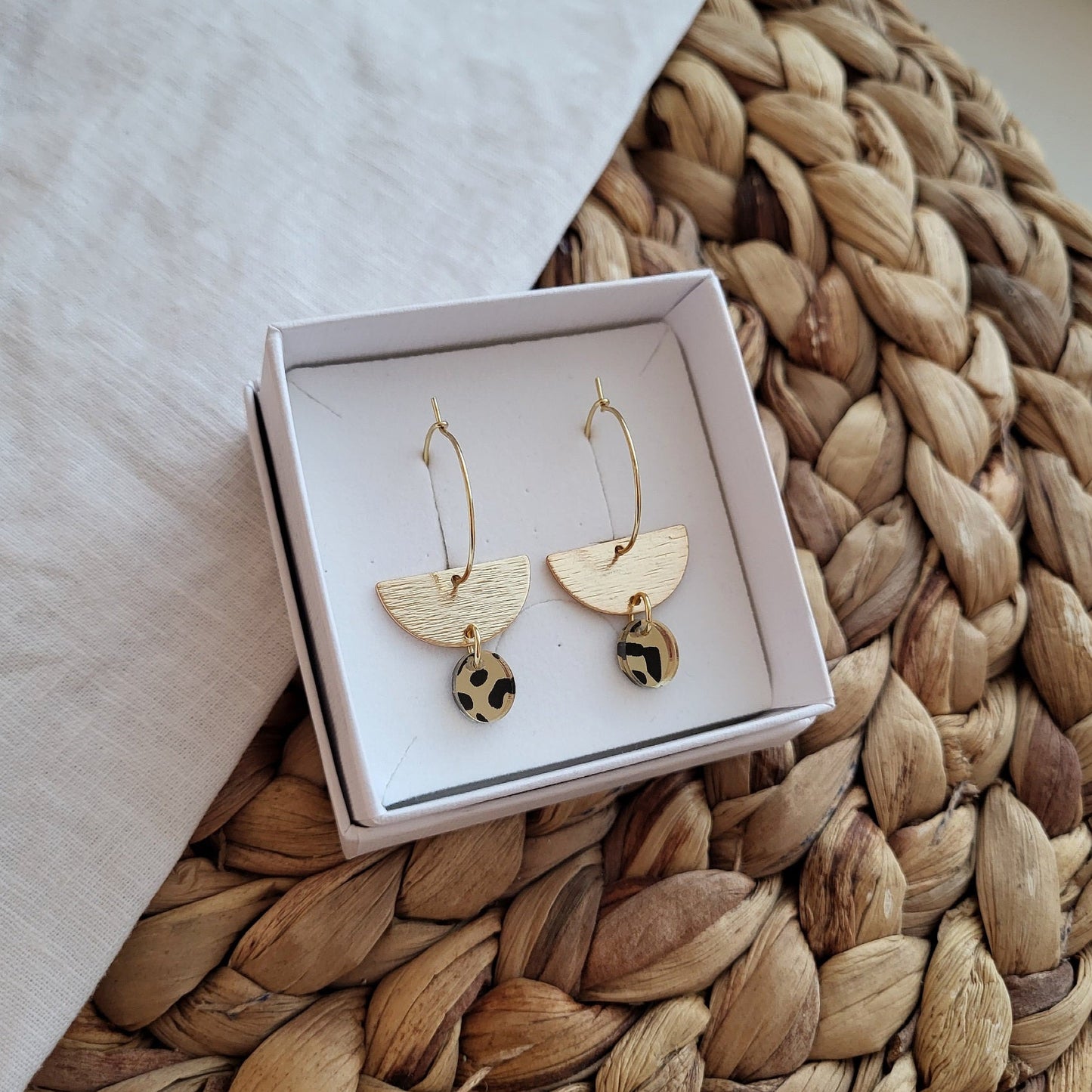 Alessia korvakorut (useita värejä)