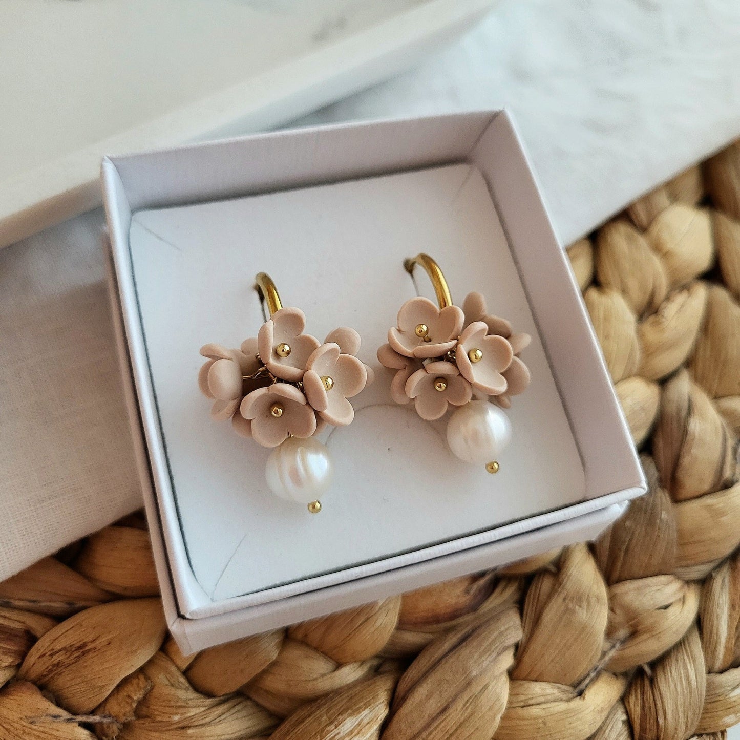 Elisabet korvakorut (useita värejä)