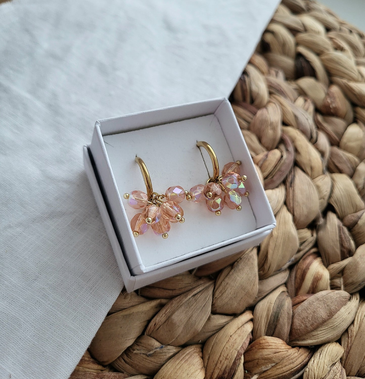 Milja lasihelmet huggie -renkaalla (useita värejä) Outlet