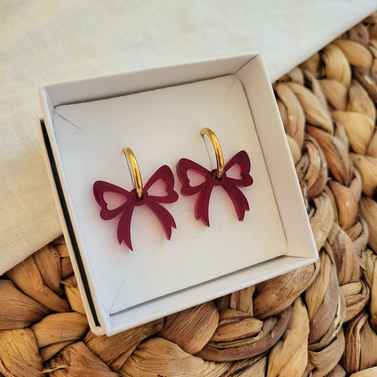 Rusetti korvakorut huggie -renkailla