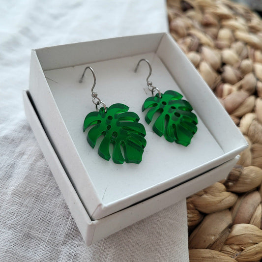 Peikonlehti akryylikorvakorut (useita värejä)