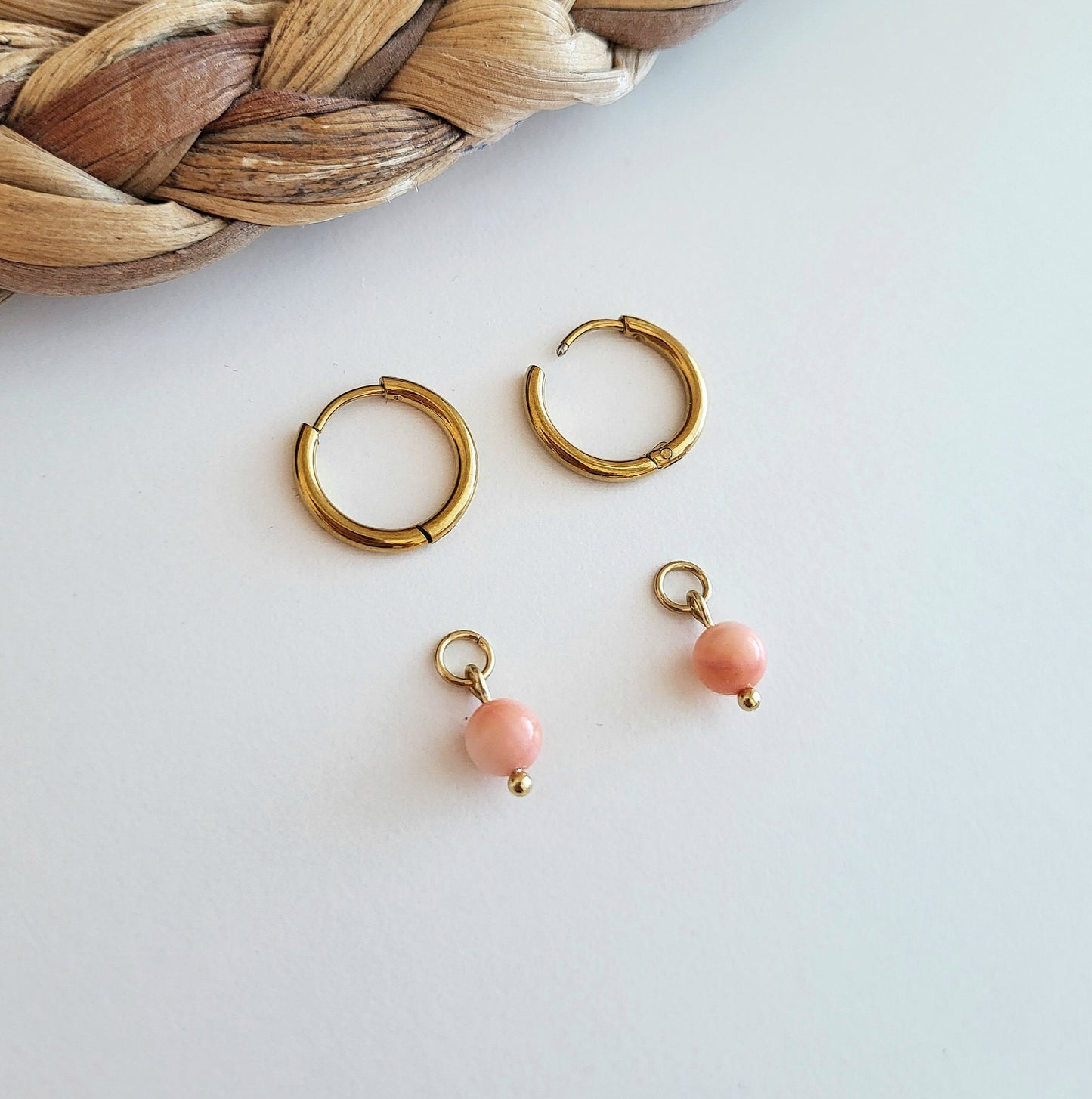 Mini vaihtoriipus kivi- ja lasihelmi (6mm), useita vaihtoehtoja