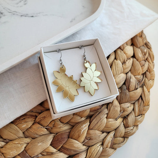 Valo akryylikorvakorut (useita värejä)