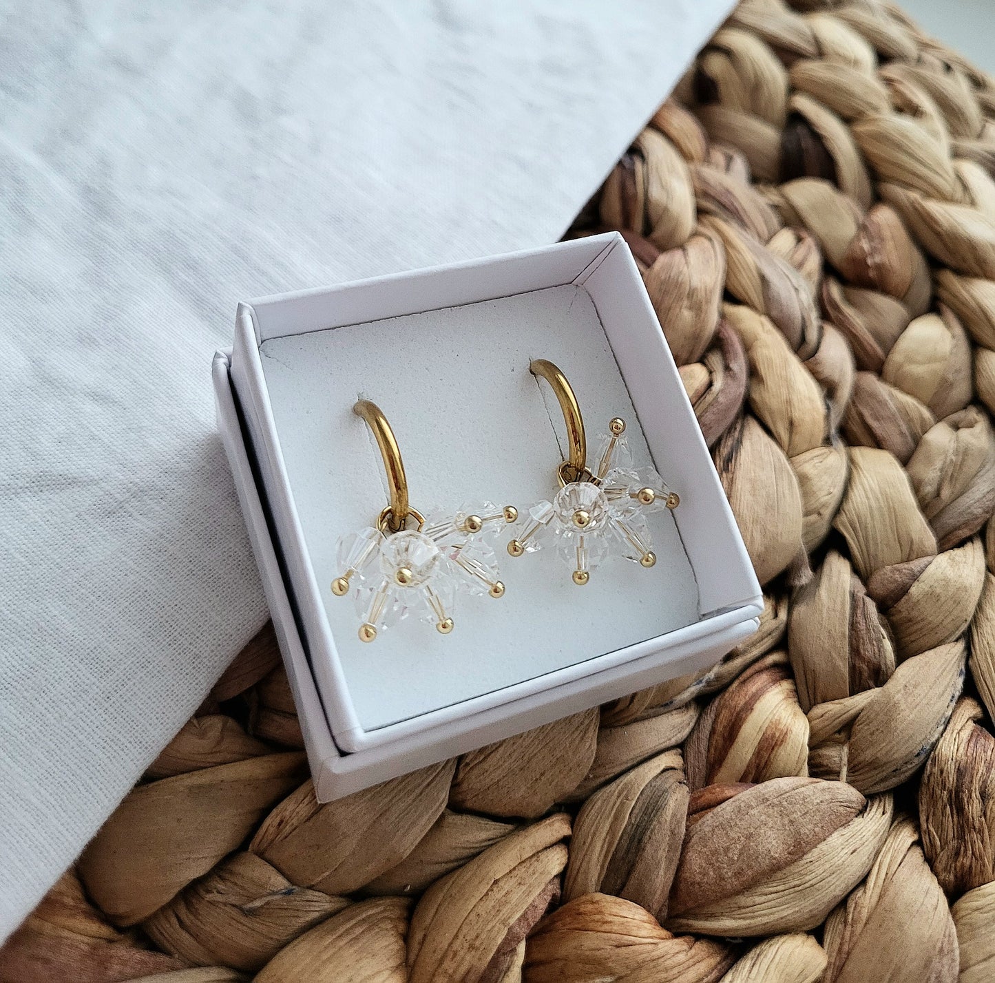 Luna korvakorut (useita värejä)