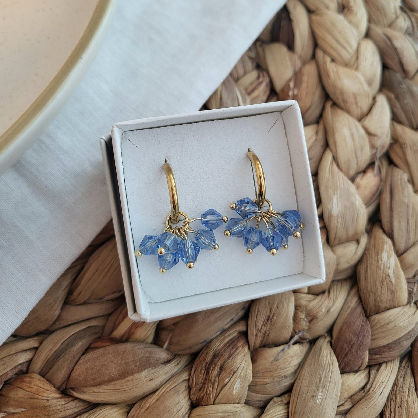 Luna korvakorut (useita värejä)